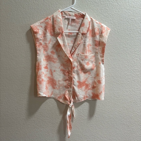 Tie-Dye Sleeveless Button-Up Top - Picture 1 of 3